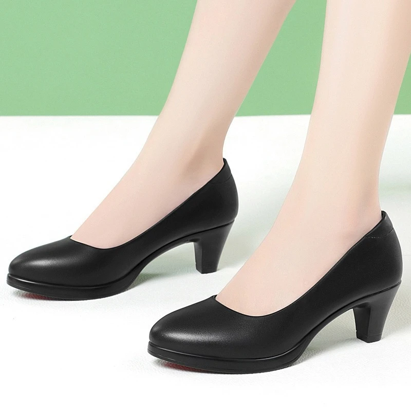 Women 2025 New Soft Leather Breathable Mid Heel Single Shoes Comfort Non Slip Soft Sole Professional Office Work Shoes Versatile